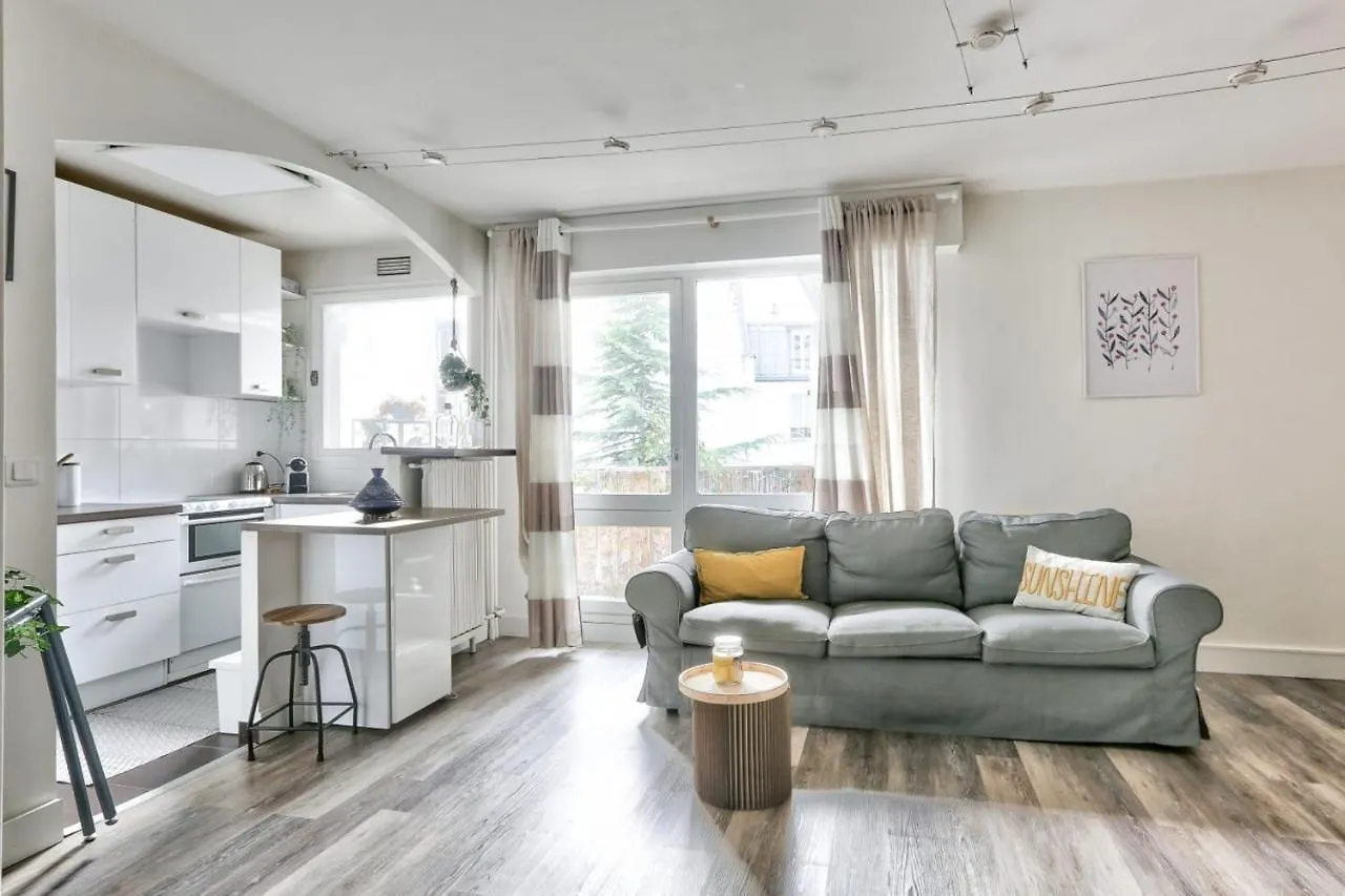 Bright 2 Room Apartment In Paryż