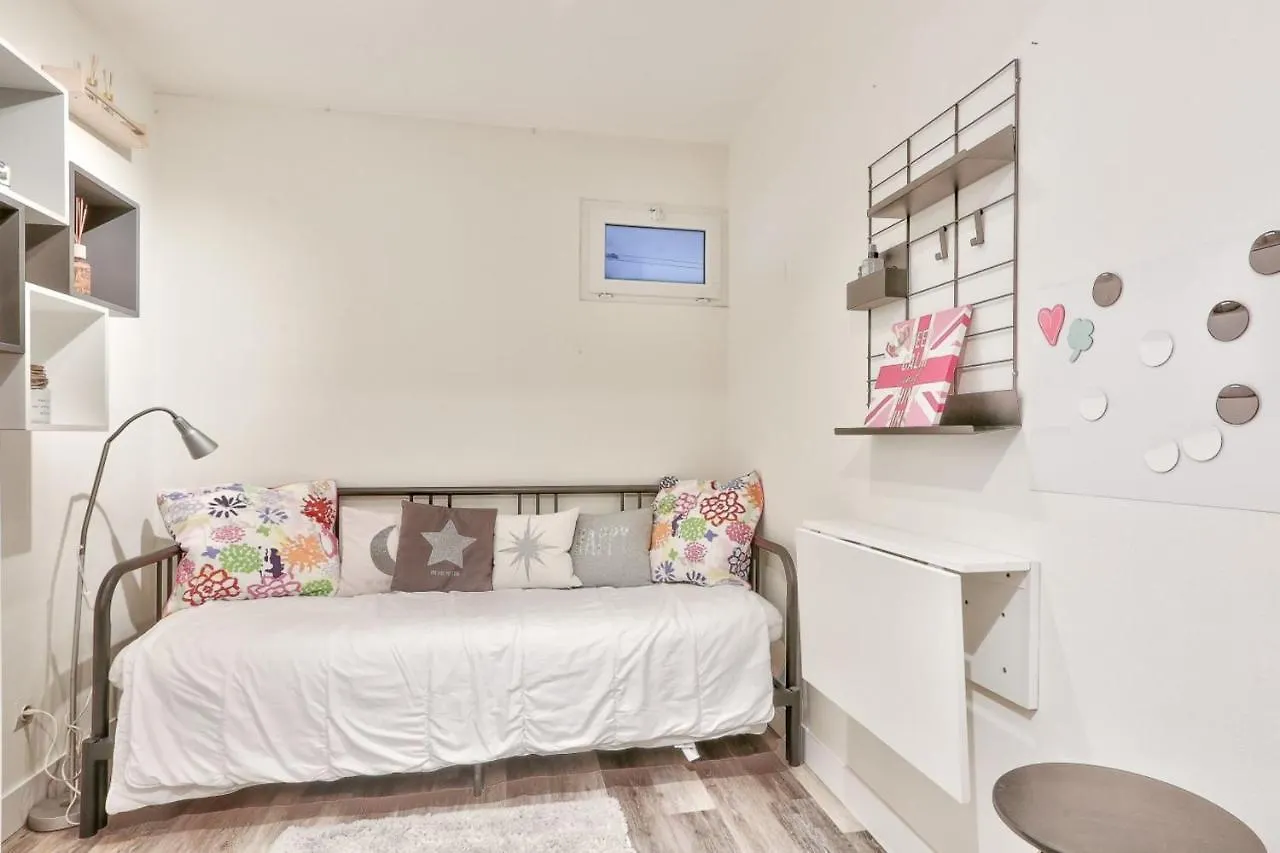 Bright 2 Room Apartment In Paryż