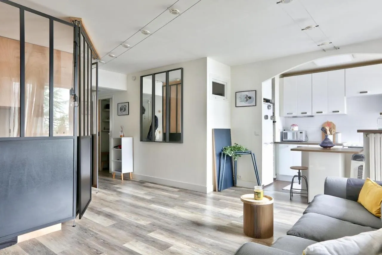 Bright 2 Room Apartment In Paryż