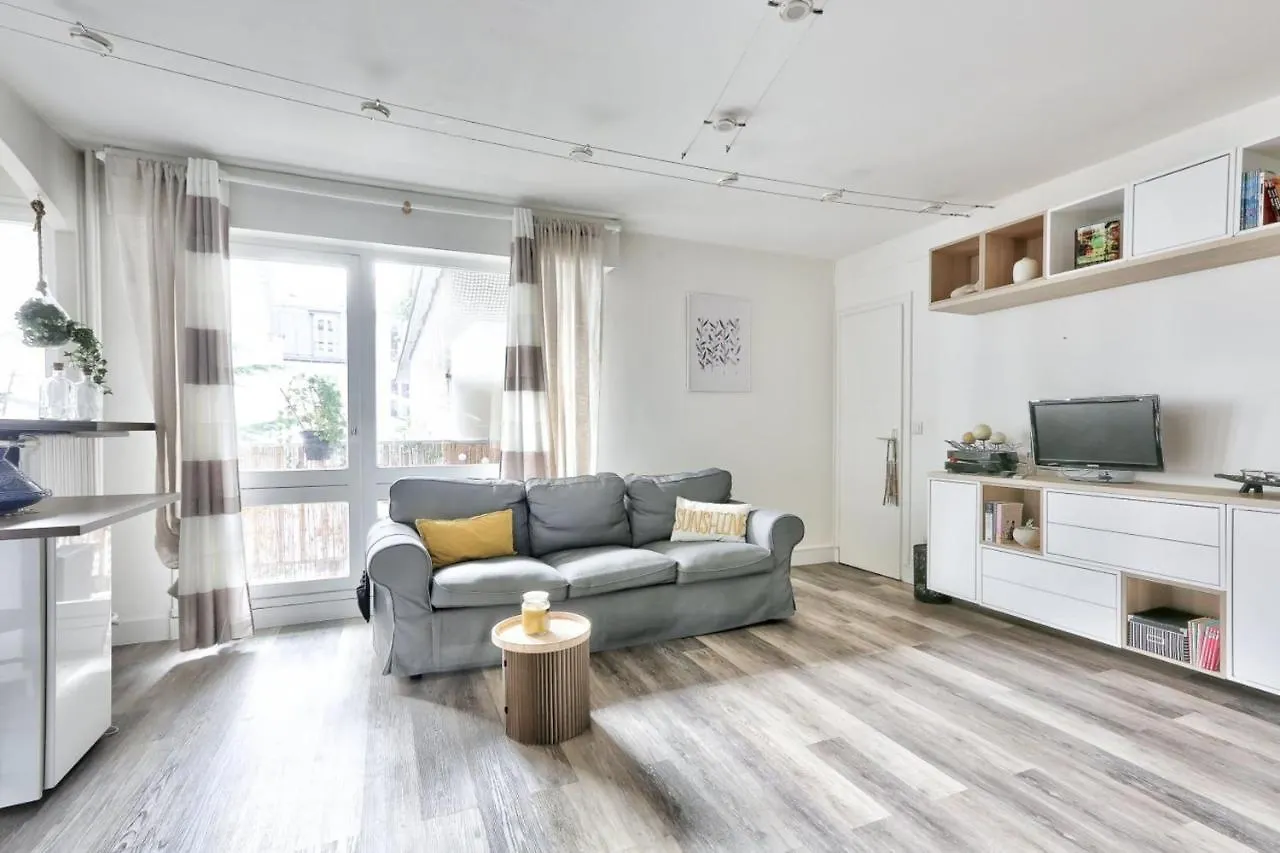 Bright 2 Room Apartment In Paryż