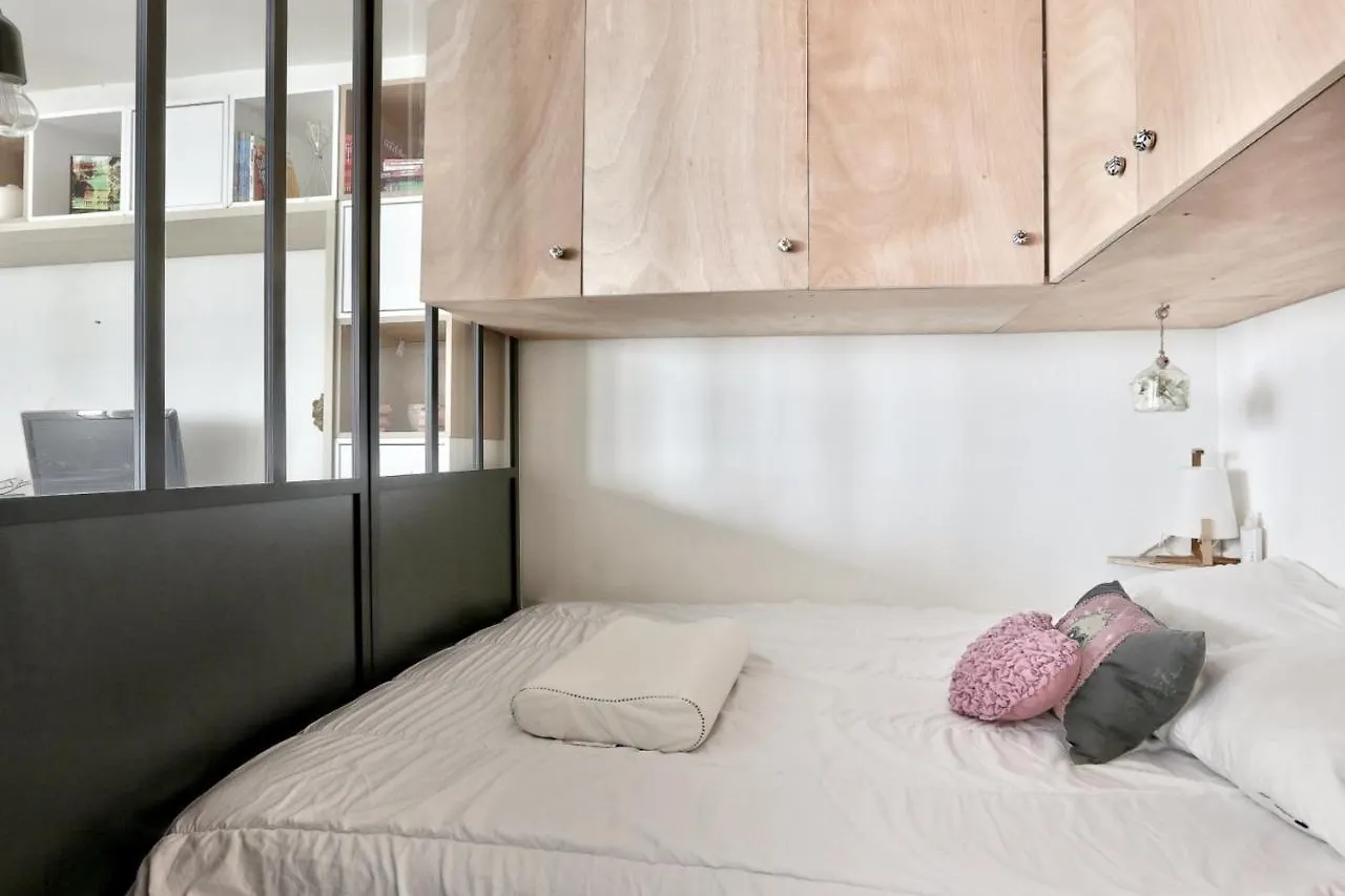 Bright 2 Room Apartment In Paryż