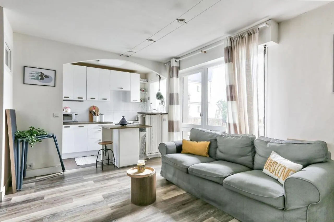 Bright 2 Room Apartment In Paříž